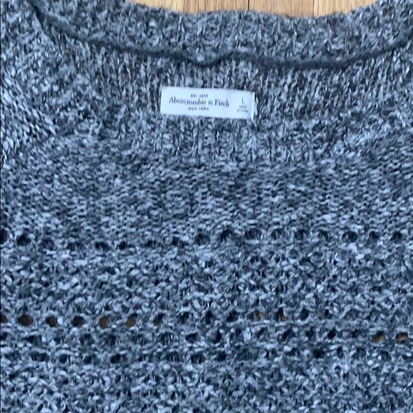 Abercrombie and Fitch cozy oversized gray sweater - Picture 5 of 7